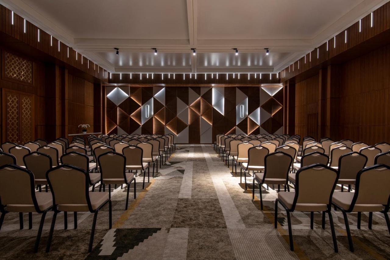 Swissotel Living Dschidda Exterior foto The interior of the main conference hall
