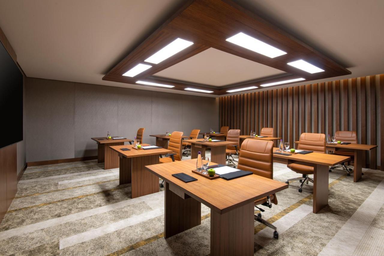 Swissotel Living Dschidda Exterior foto Meeting room at the hotel
