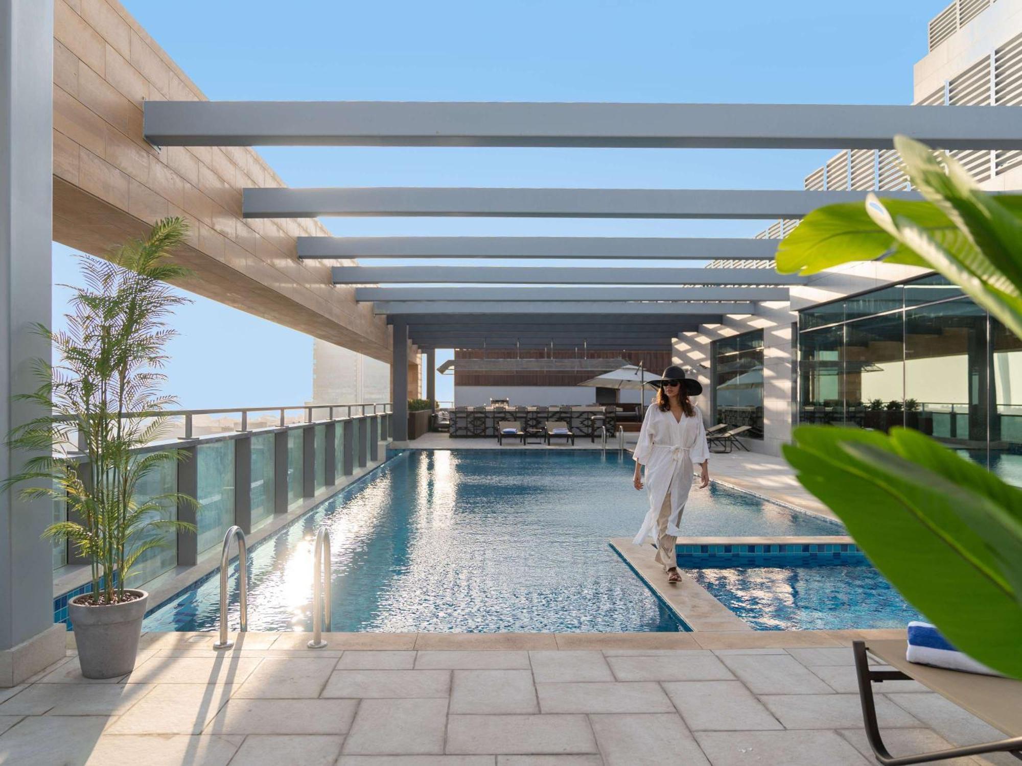 Swissotel Living Dschidda Exterior foto The swimming pool at the hotel